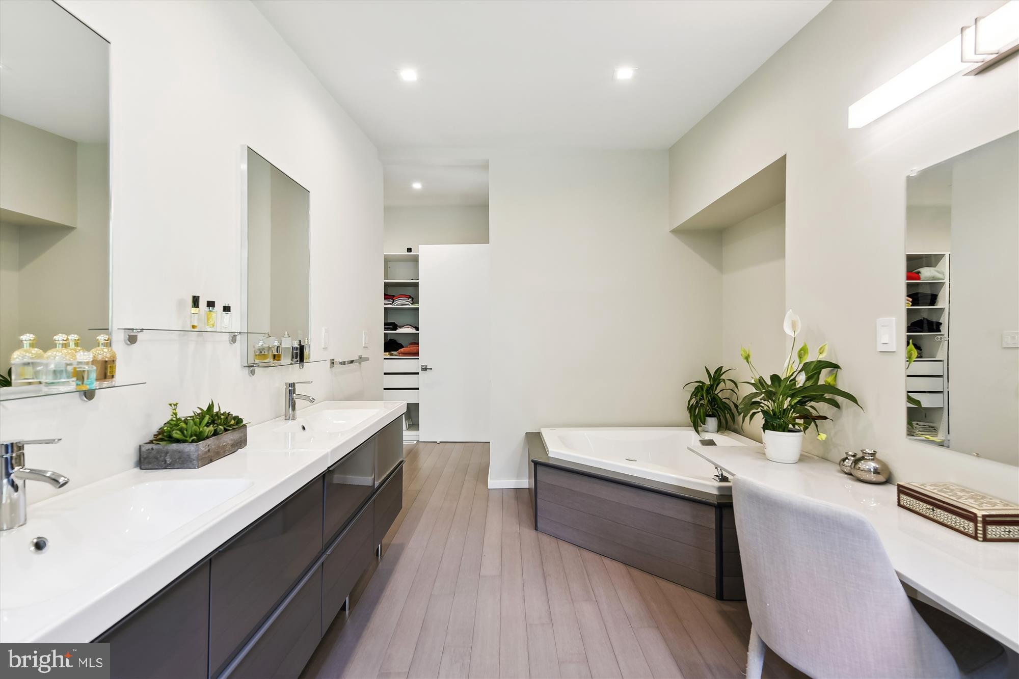 917 Sahlin Farm Road Annapolis, MD 21401 - Photo 34 of 50 Primary Bath