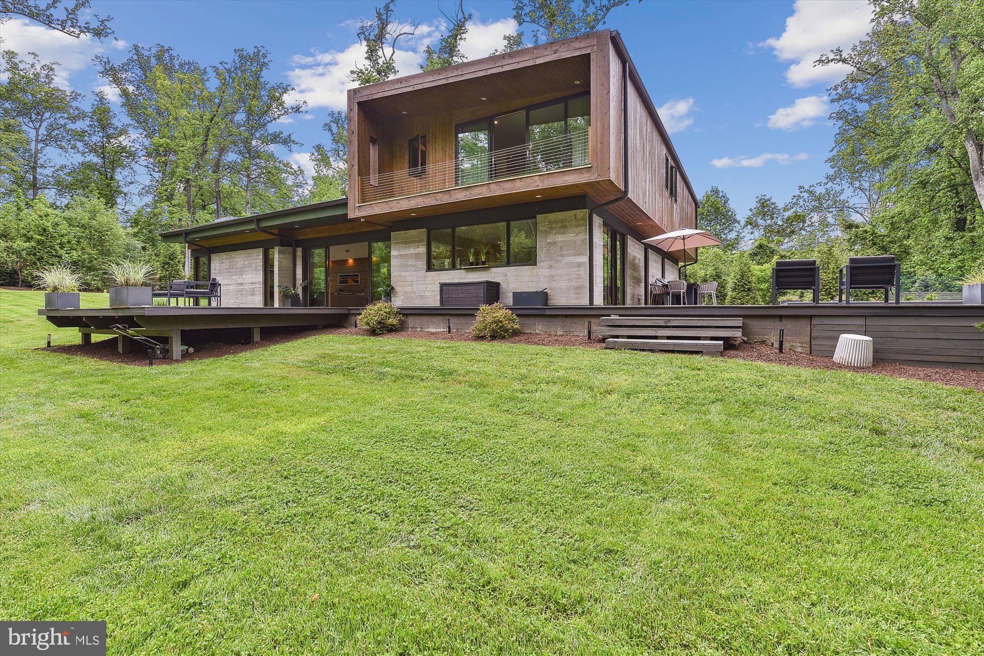 917 Sahlin Farm Road Annapolis, MD 21401 - Photo 7 of 50 Side Yard