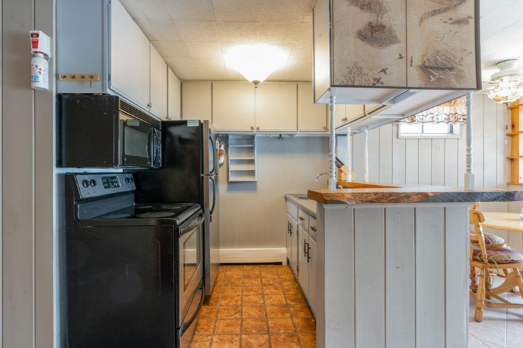154 Sandy Point Road Sanford, ME 04073 - Photo 12 of 22 12. Kitchen raz
