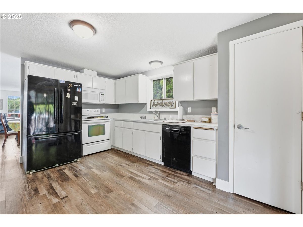 1802 Northwest 3rd Street Battle Ground, WA 98604 - Photo 11 of 16 a kitchen with granite countertop a refrigerator stove top oven and sink