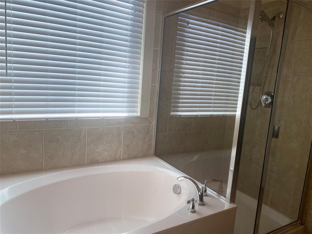 1220 Scott Drive Weatherford, TX 76087 - Photo 27 of 35 Garden tub with separate shower for ease of use and cleaning.