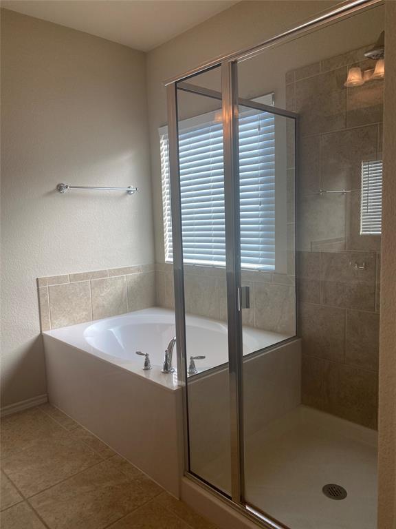 1220 Scott Drive Weatherford, TX 76087 - Photo 29 of 35 Large master bathroom with plenty of room.