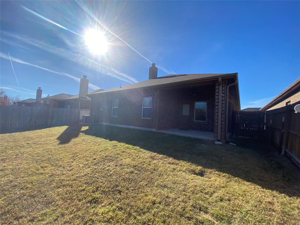 1220 Scott Drive Weatherford, TX 76087 - Photo 5 of 35 Backyard is a great place to unwind.