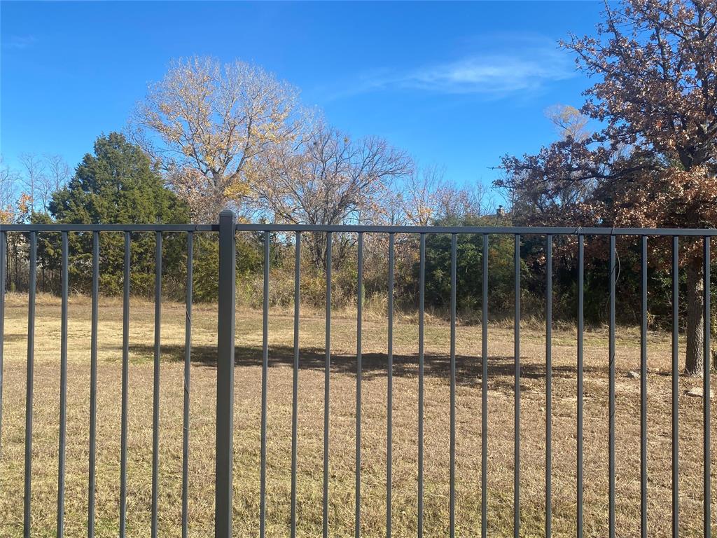 1220 Scott Drive Weatherford, TX 76087 - Photo 6 of 35 Anytime of the year is a good time to enjoy the country feel of your backyard.