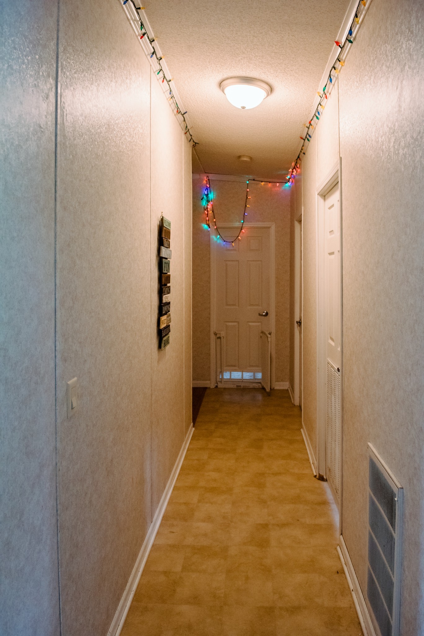 417 Buttermilk Hollow Road Bethpage, TN 37022 - Photo 22 of 33 a view of a hallway