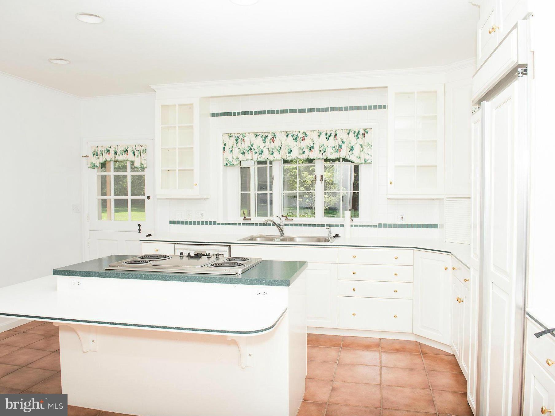 511 Surrey Road Lutherville-Timonium, MD 21093 - Photo 5 of 22 Kitchen