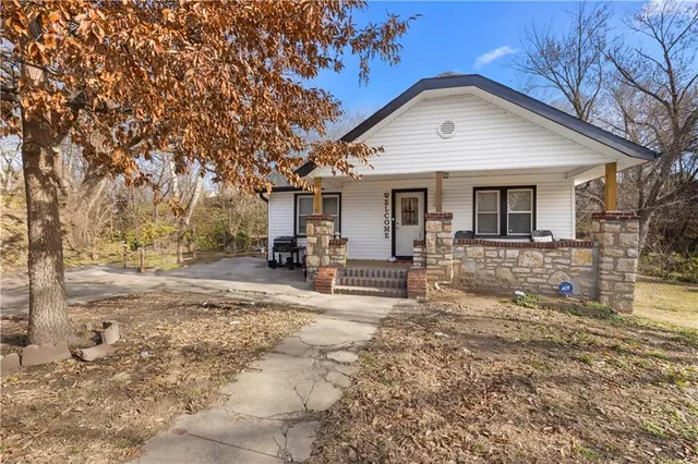$245,000 | 215 South 12th Street, Kansas City, KS 66102