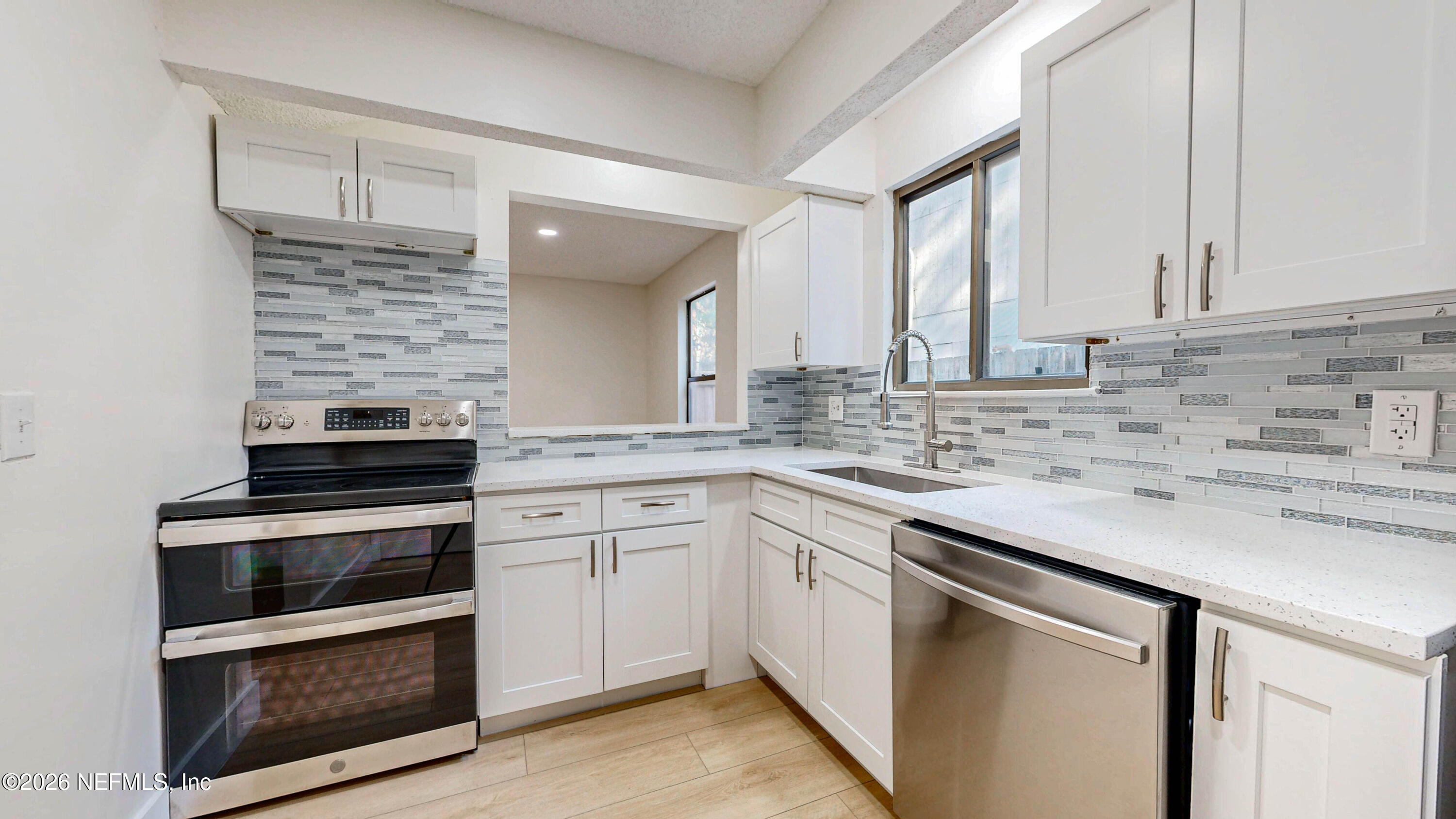 4773 Barnes Road South Jacksonville, FL 32207 - Photo 2 of 26 beyc6a20314b3c71c