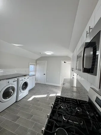 $2,900 | 71 East George Street, Unit 2, Providence, RI 02906