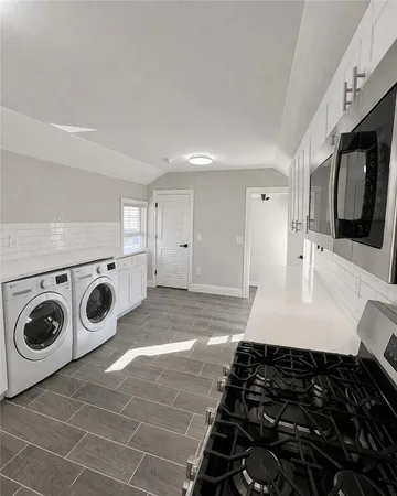 $2,900 | 71 East George Street, Unit 2, Providence, RI 02906
