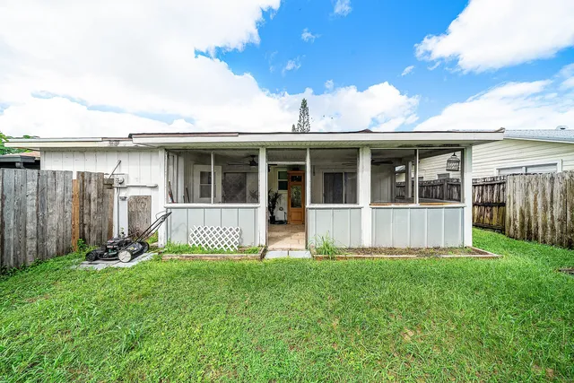 a view of front of house with yard