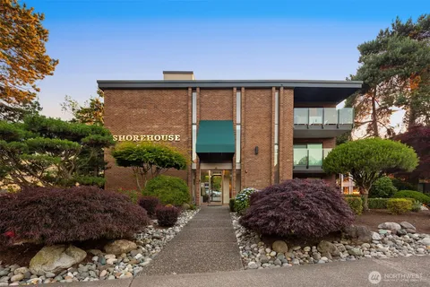 $1,474,998 | 6225 Lake Washington Boulevard Northeast, Unit 209, Kirkland, WA 98033