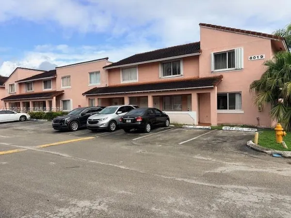 $2,350 | 8019 Lake Drive, Unit 103, Doral, FL 33166