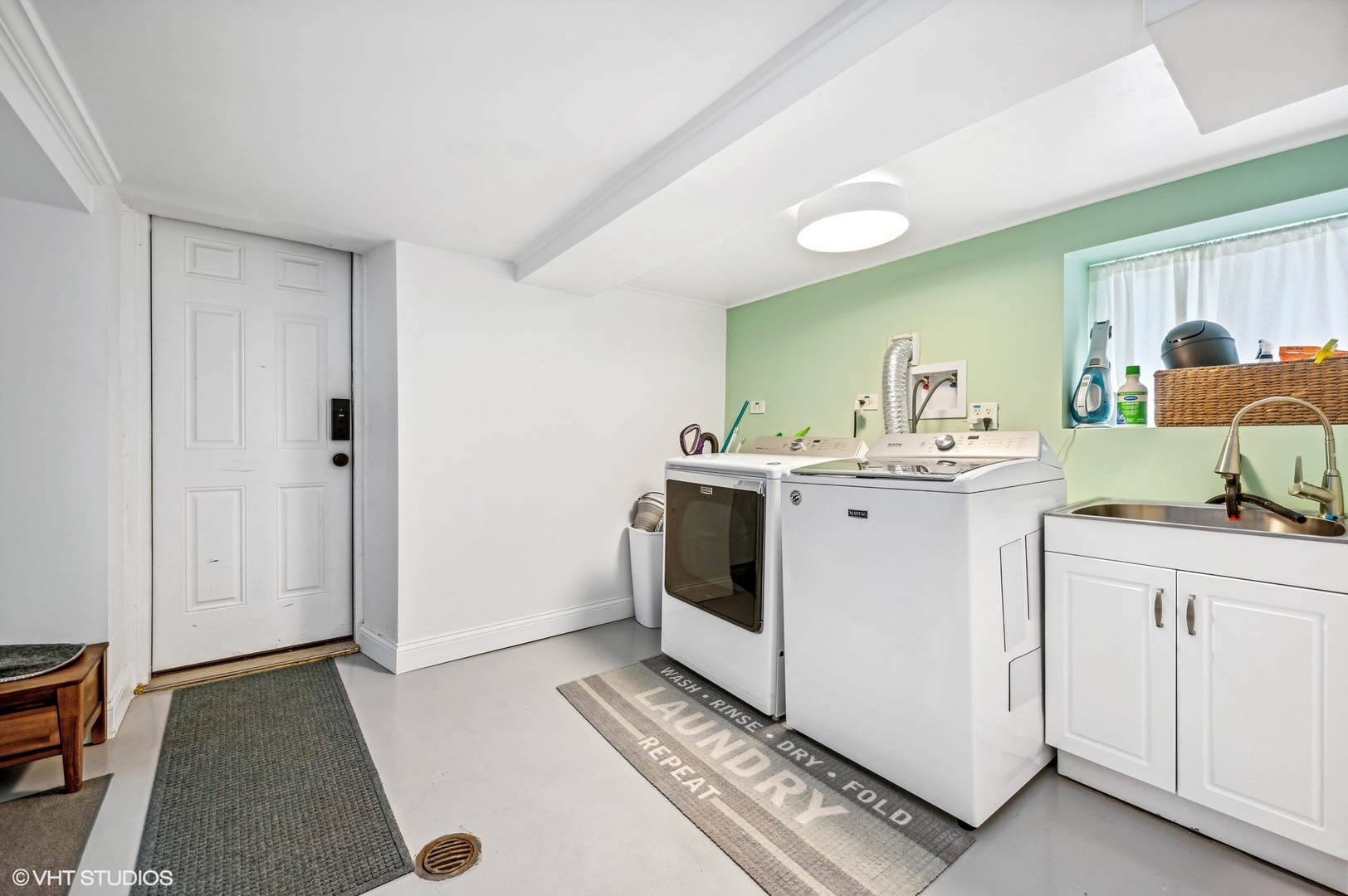 3125 North Springfield Avenue Chicago, IL 60618 - Photo 14 of 22 a utility room with cabinets washer and dryer