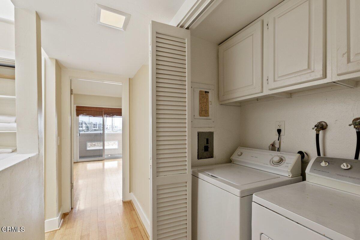 5024 West Wooley Road Oxnard, CA 93035 - Photo 25 of 33 a utility room with dryer and washer