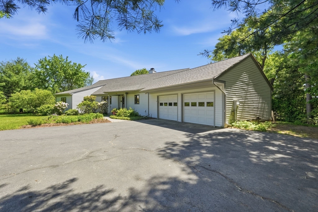 481 Station Road Amherst, MA 01002 - Photo 4 of 42