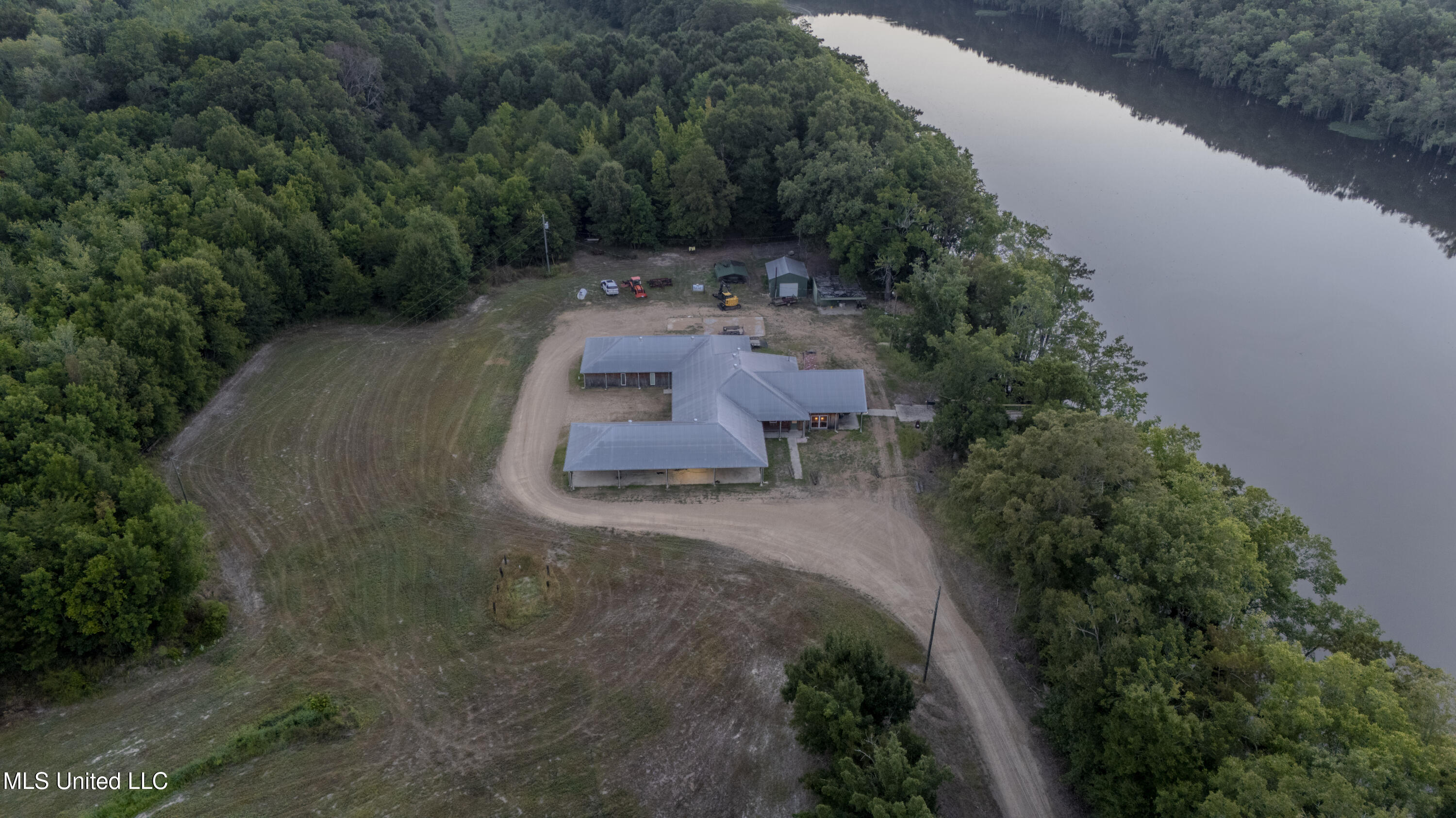 533 County Road Sidon, MS 38954 - Photo 3 of 67 DIXIE BRAKE-PHOTOS-083