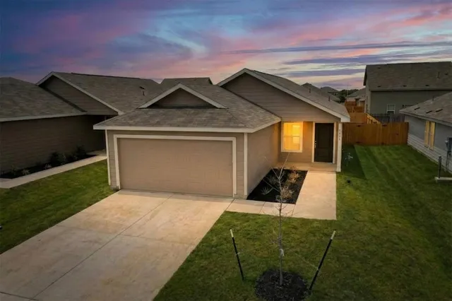 a view of a house with a yard