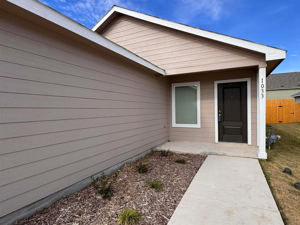 1033 Raintree Road Princeton, TX 75407 - Photo 3 of 26 a backyard of a house
