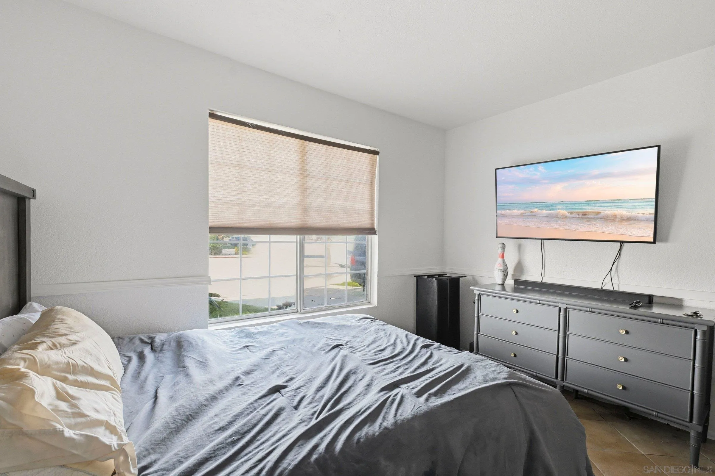 4290 Via Clemente Oceanside, CA 92057 - Photo 18 of 34 a bedroom with a bed and a window