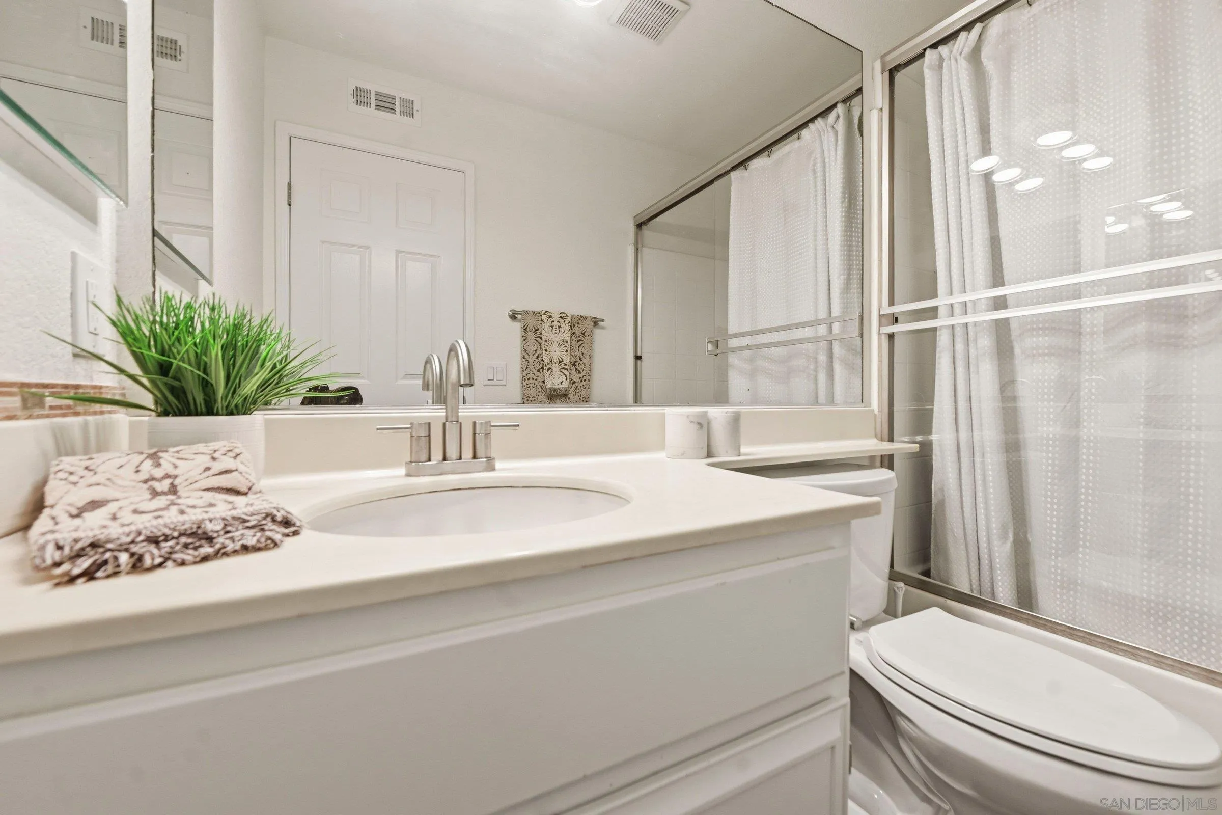 4290 Via Clemente Oceanside, CA 92057 - Photo 19 of 34 a bathroom with a sink a toilet and tub