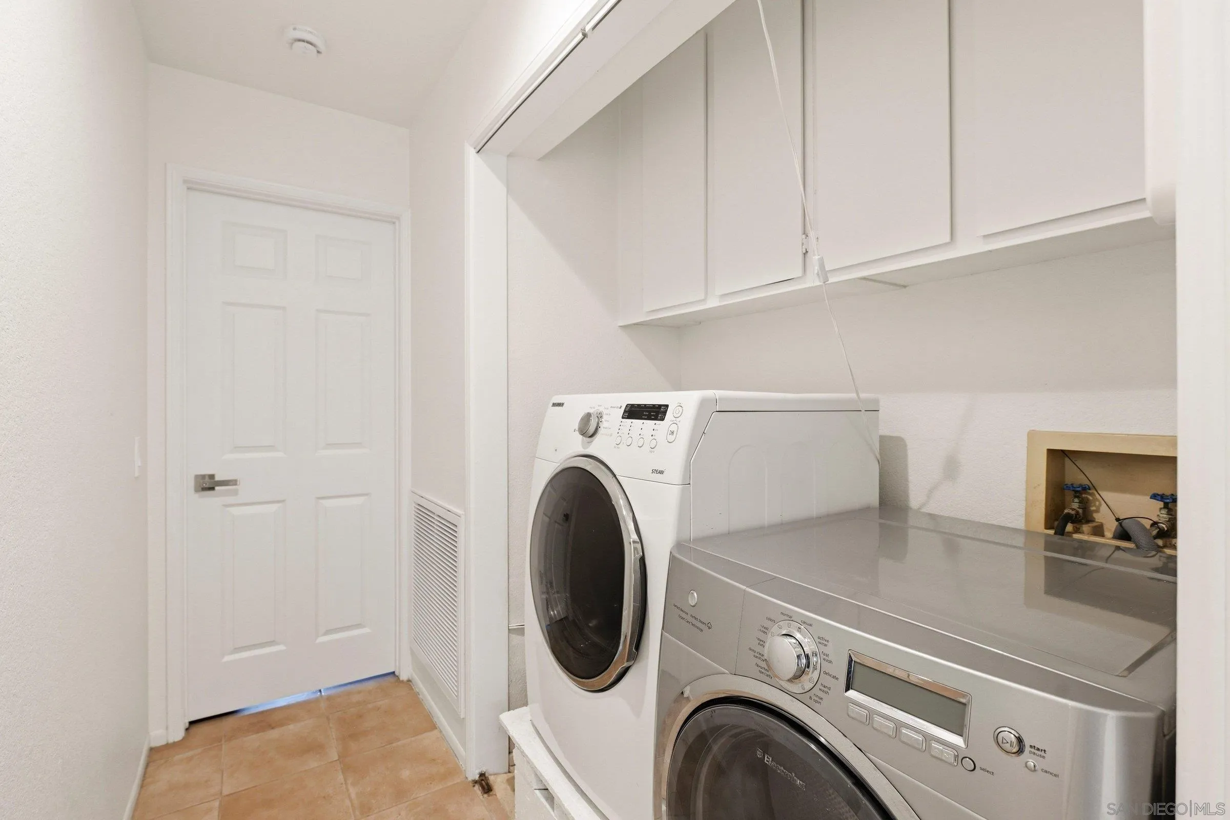4290 Via Clemente Oceanside, CA 92057 - Photo 28 of 34 a utility room with dryer and washer