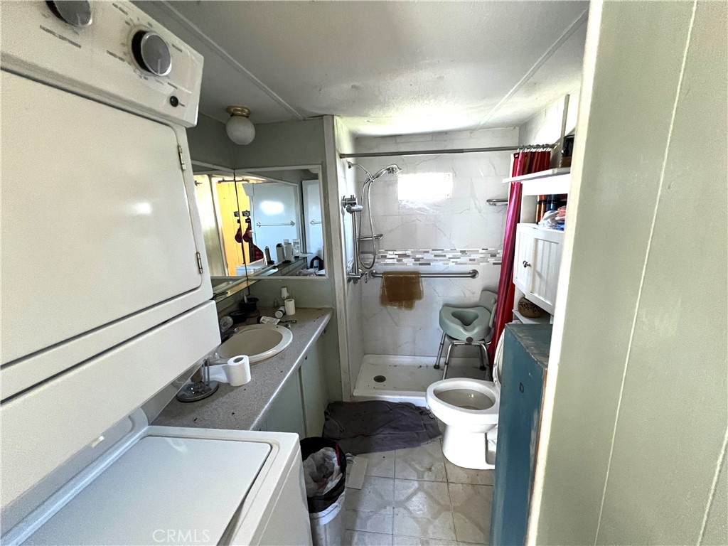 13517 Arrowhead Road Clearlake, CA 95422 - Photo 16 of 37 a room with a washer and dryer