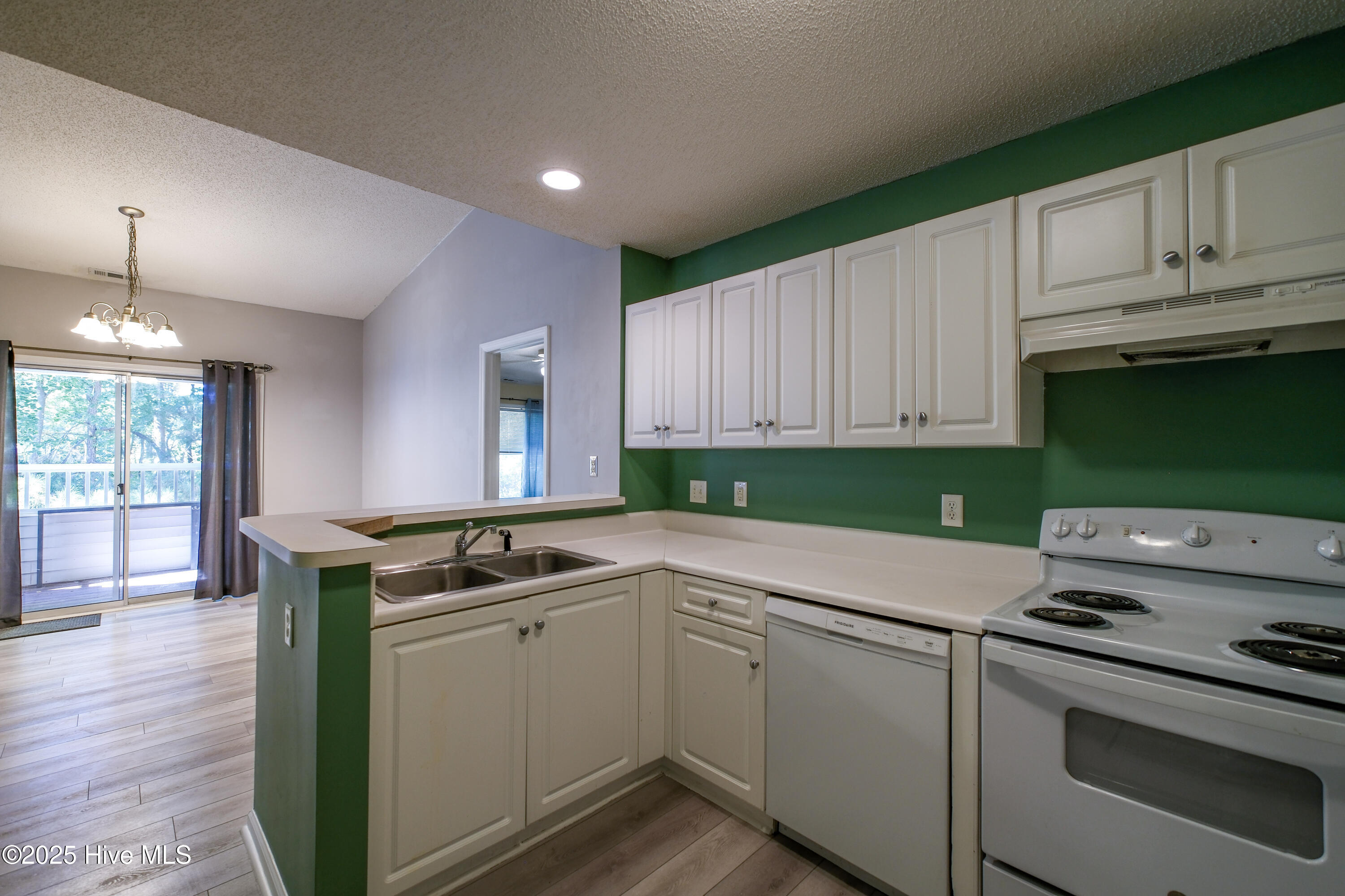 2597 Thackery Road, Unit G Greenville, NC 27858 - Photo 11 of 25 DSCF3804