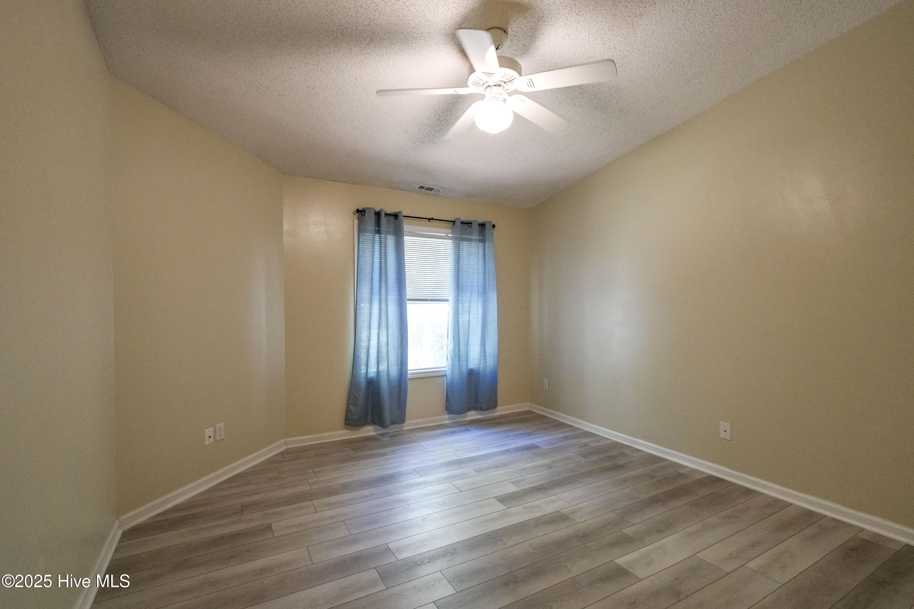 2597 Thackery Road, Unit G Greenville, NC 27858 - Photo 4 of 25 DSCF3821