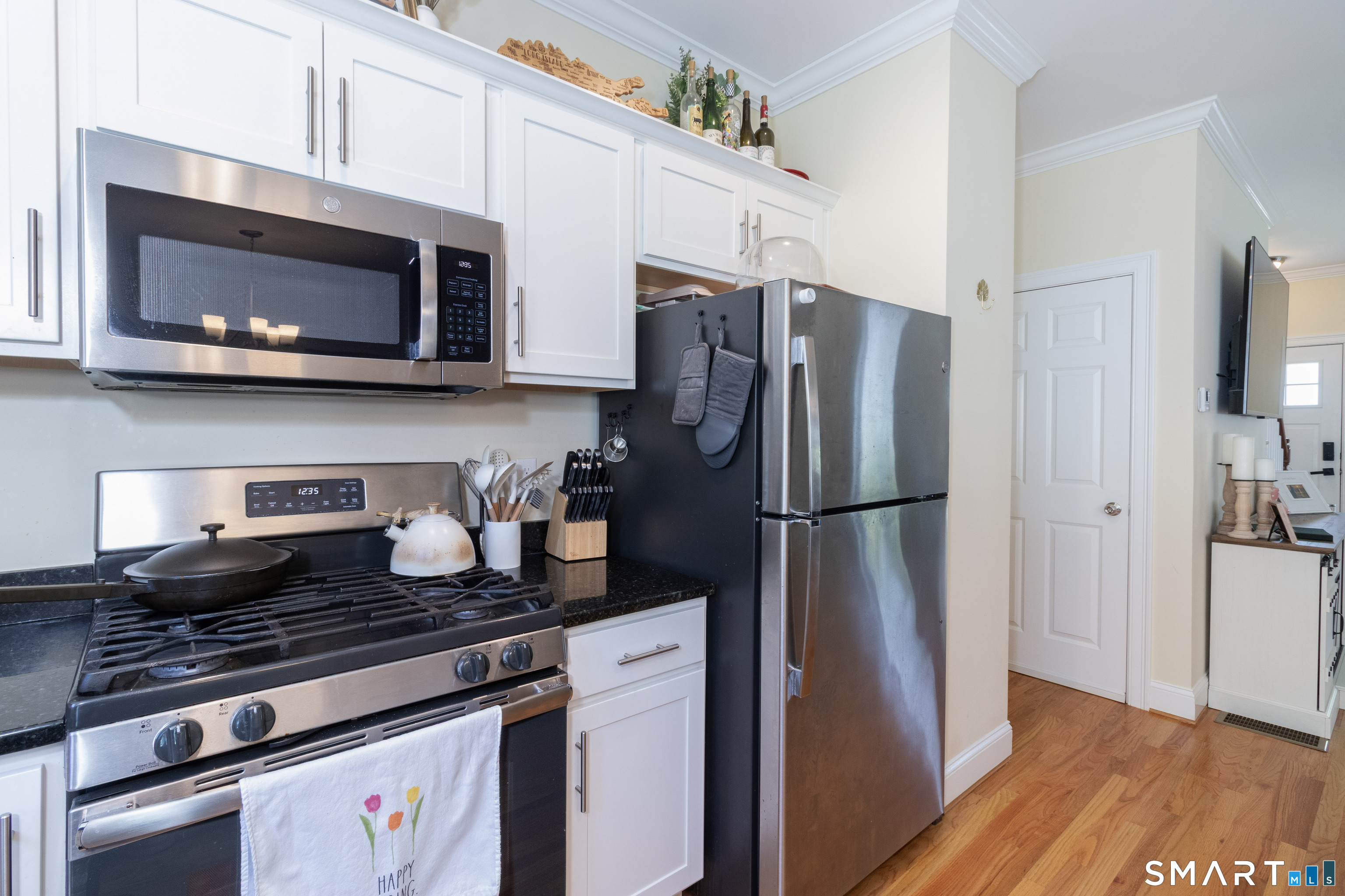 656 Bartholomew Road, Unit 656 Middletown, CT 06457 - Photo 14 of 27 a kitchen with stainless steel appliances a refrigerator microwave and sink