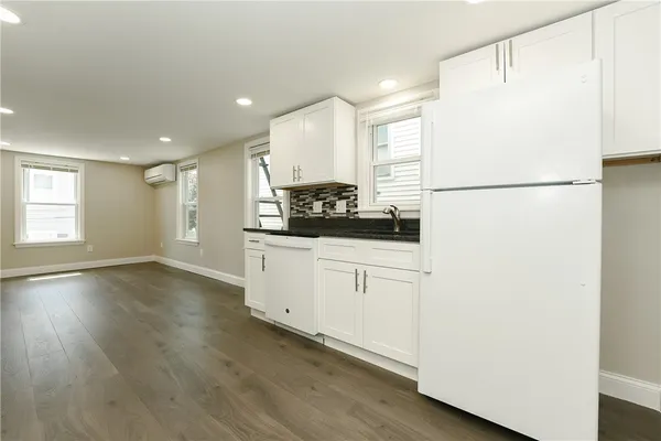 $2,300 | 71 St Elizabeth Street, Unit 2, Bristol, RI 02809