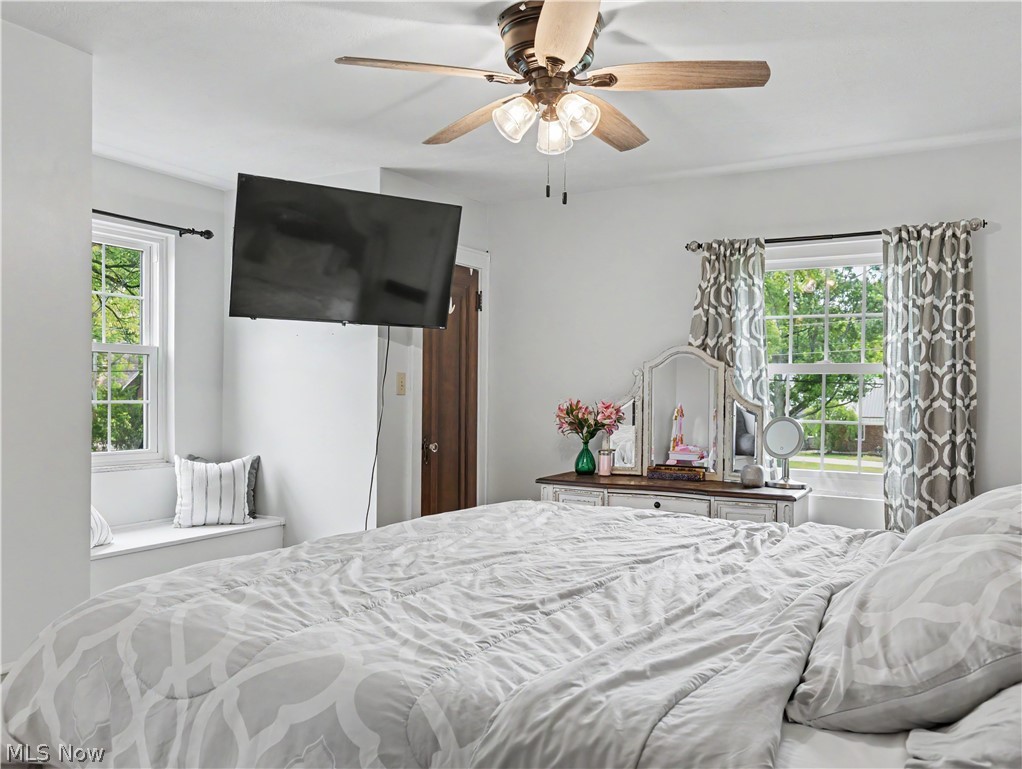 6209 Columbus Road Northeast Louisville, OH 44641 - Photo 26 of 39 Master Bedroom