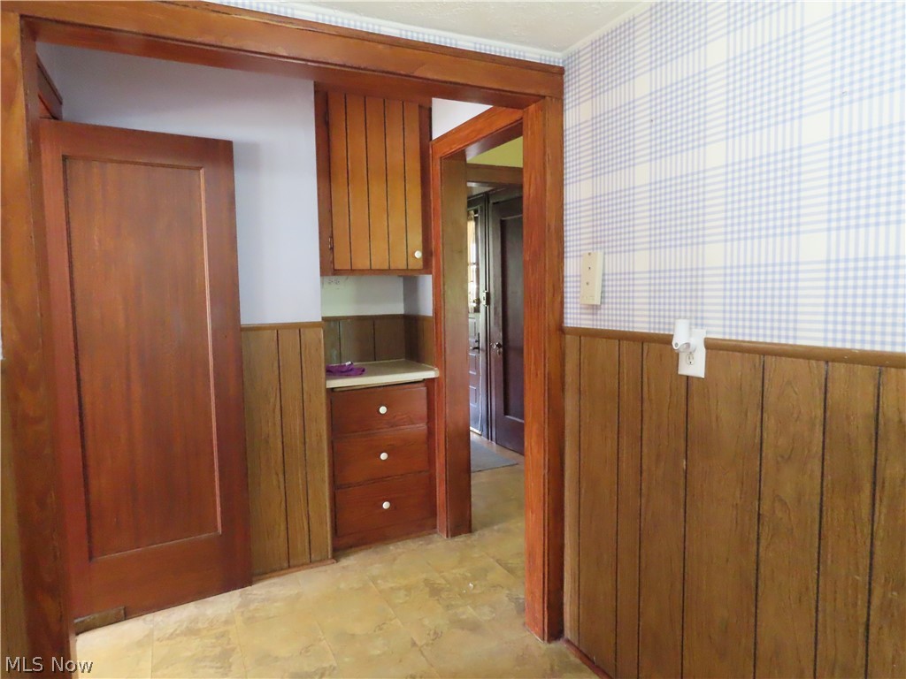 4039 Bluestone Road Cleveland, OH 44121 - Photo 13 of 35