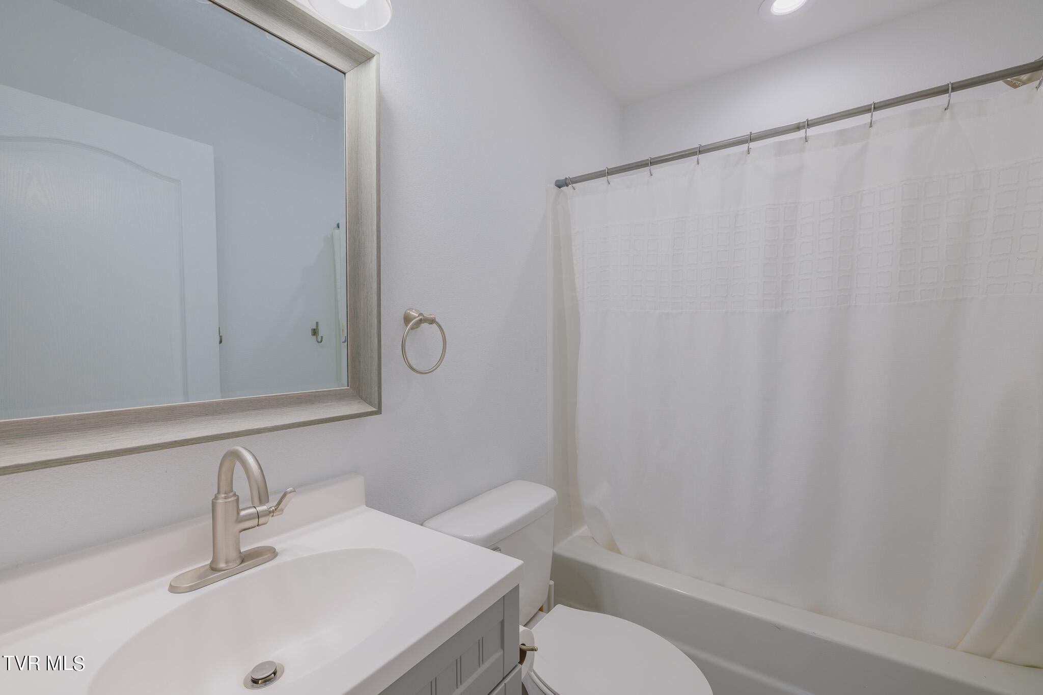 144 Maple Crest Greeneville, TN 37743 - Photo 13 of 24 1R9A4029-HDR