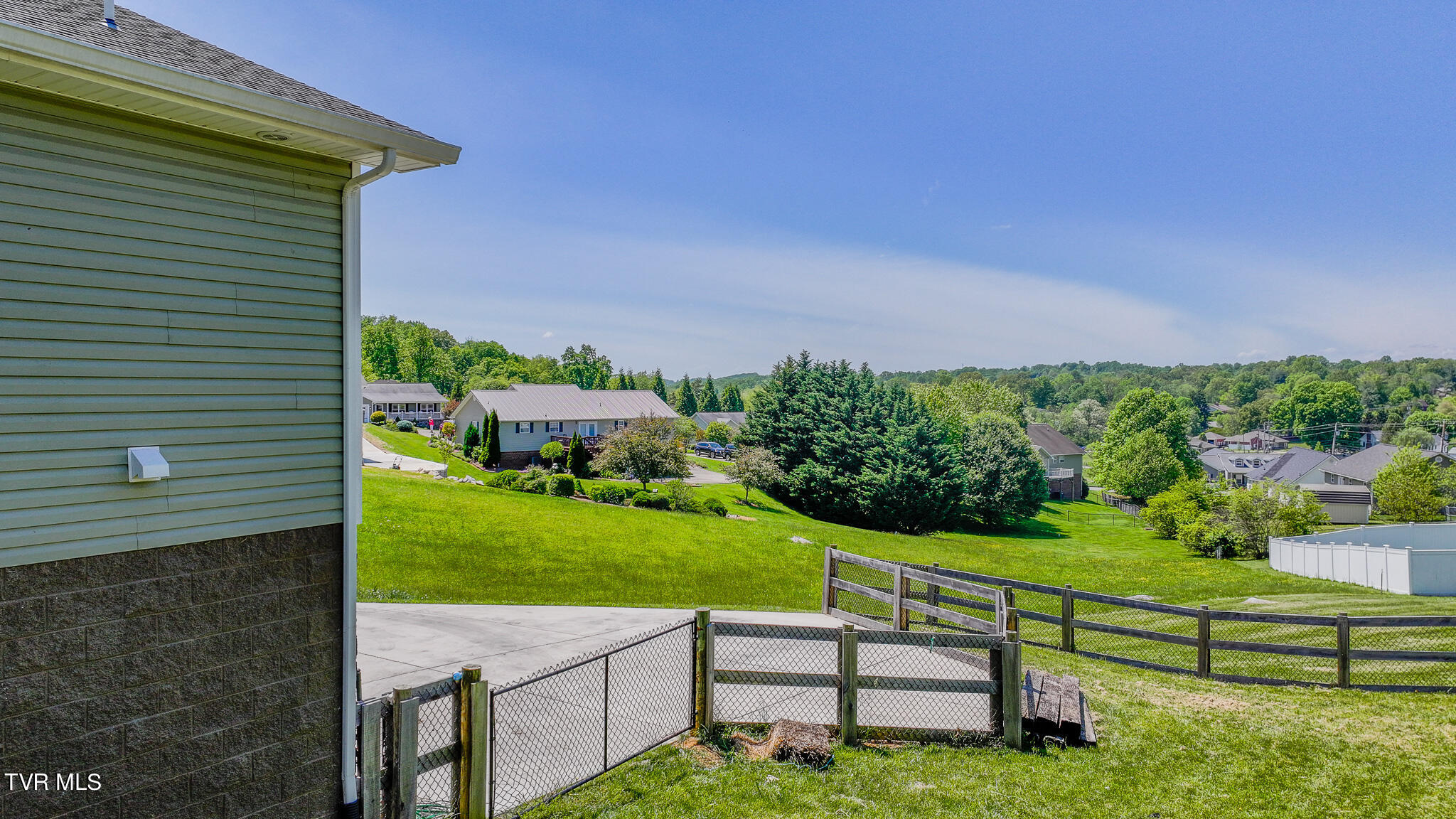 144 Maple Crest Greeneville, TN 37743 - Photo 23 of 24 DJI_20240429135932_0708_D-HDR