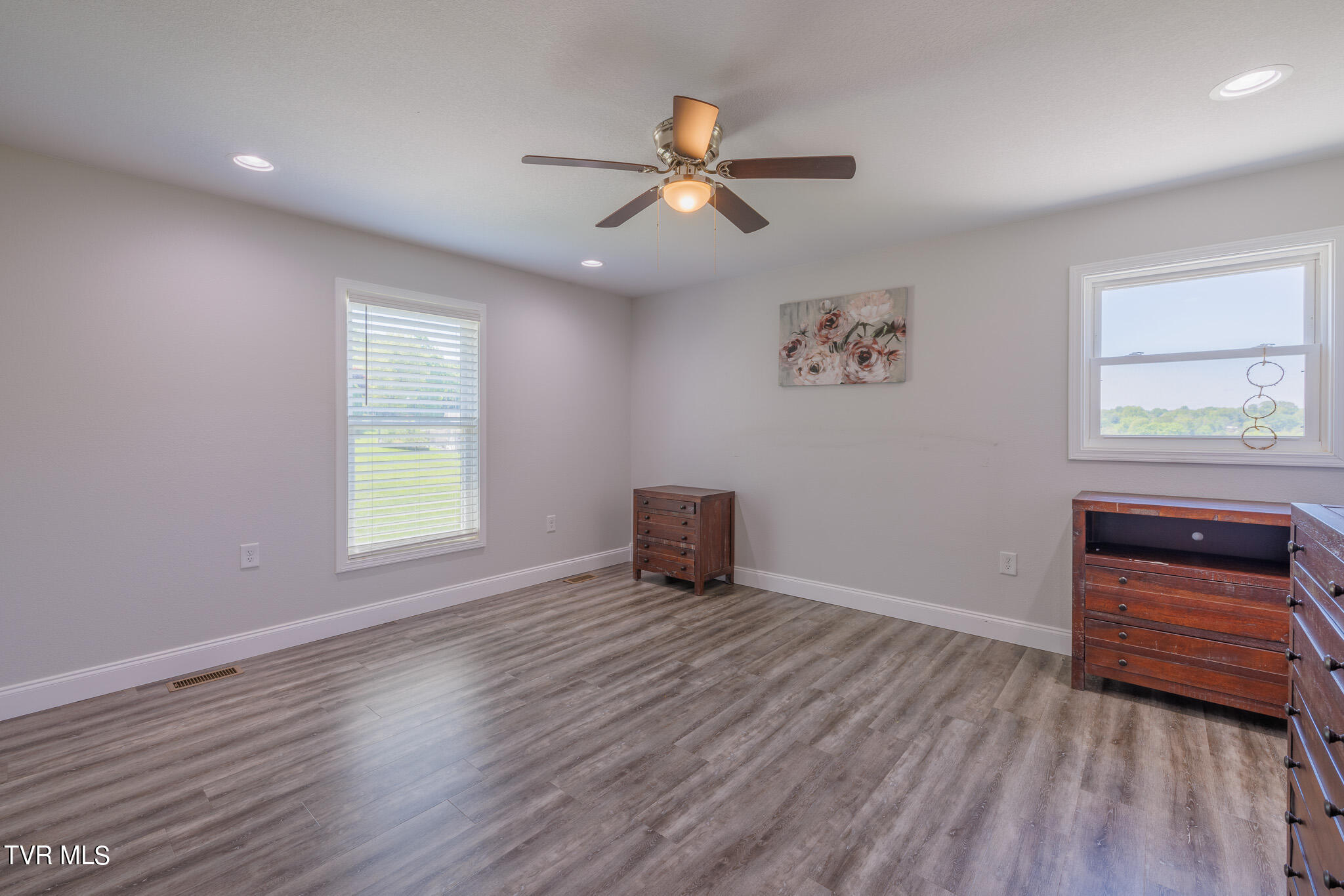 144 Maple Crest Greeneville, TN 37743 - Photo 4 of 24 1R9A4002-HDR