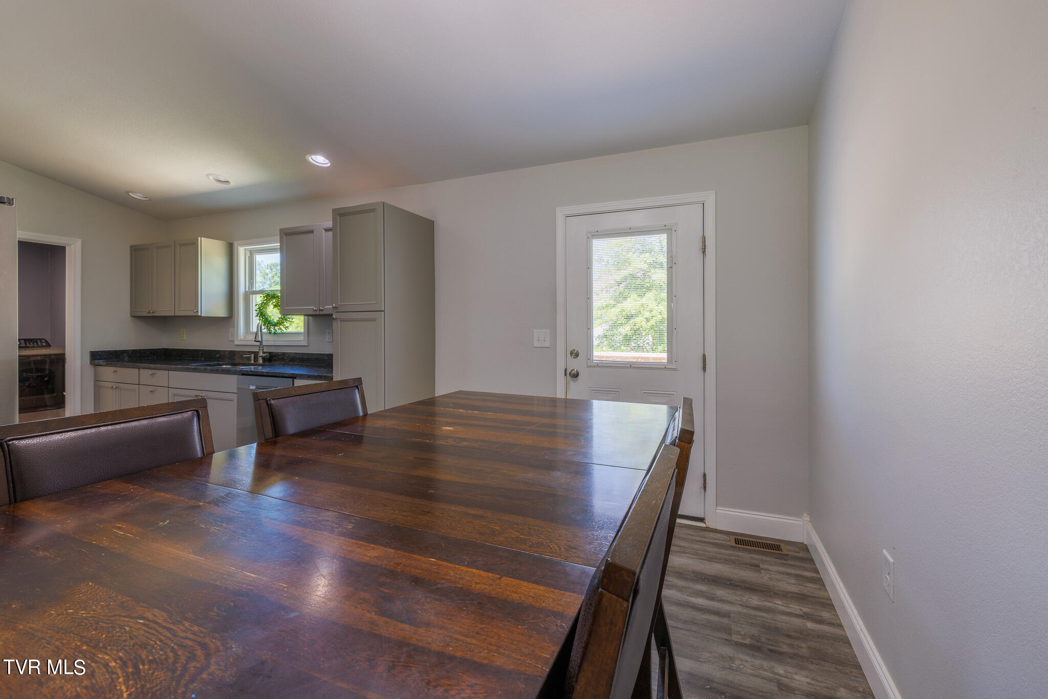 144 Maple Crest Greeneville, TN 37743 - Photo 8 of 24 1R9A4011-HDR