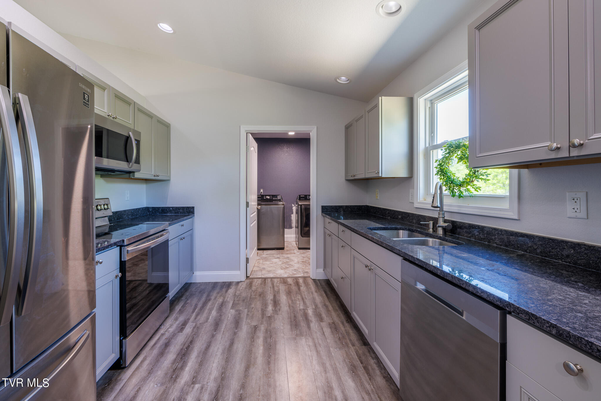 144 Maple Crest Greeneville, TN 37743 - Photo 9 of 24 1R9A4014-HDR