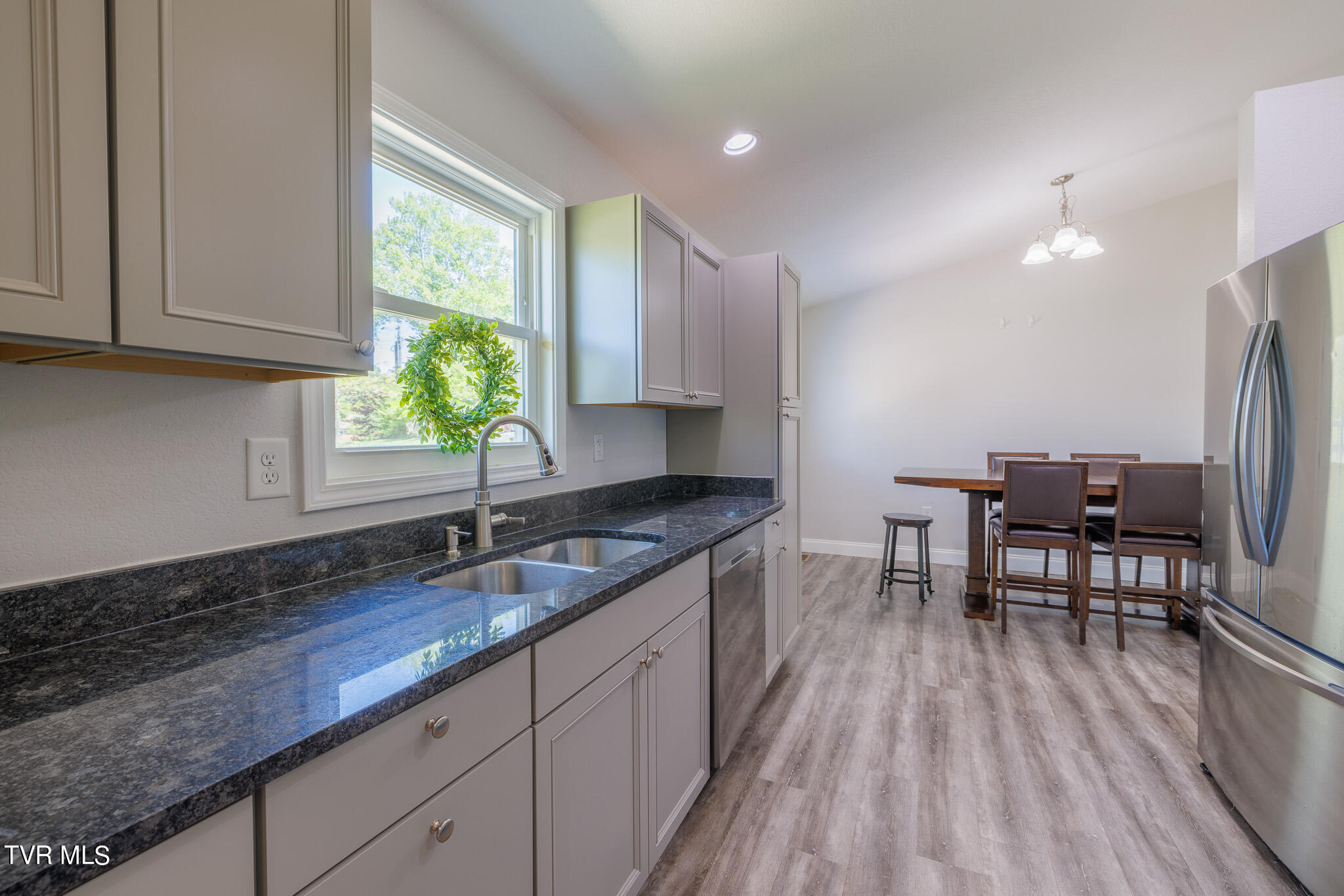 144 Maple Crest Greeneville, TN 37743 - Photo 10 of 24 1R9A4017-HDR