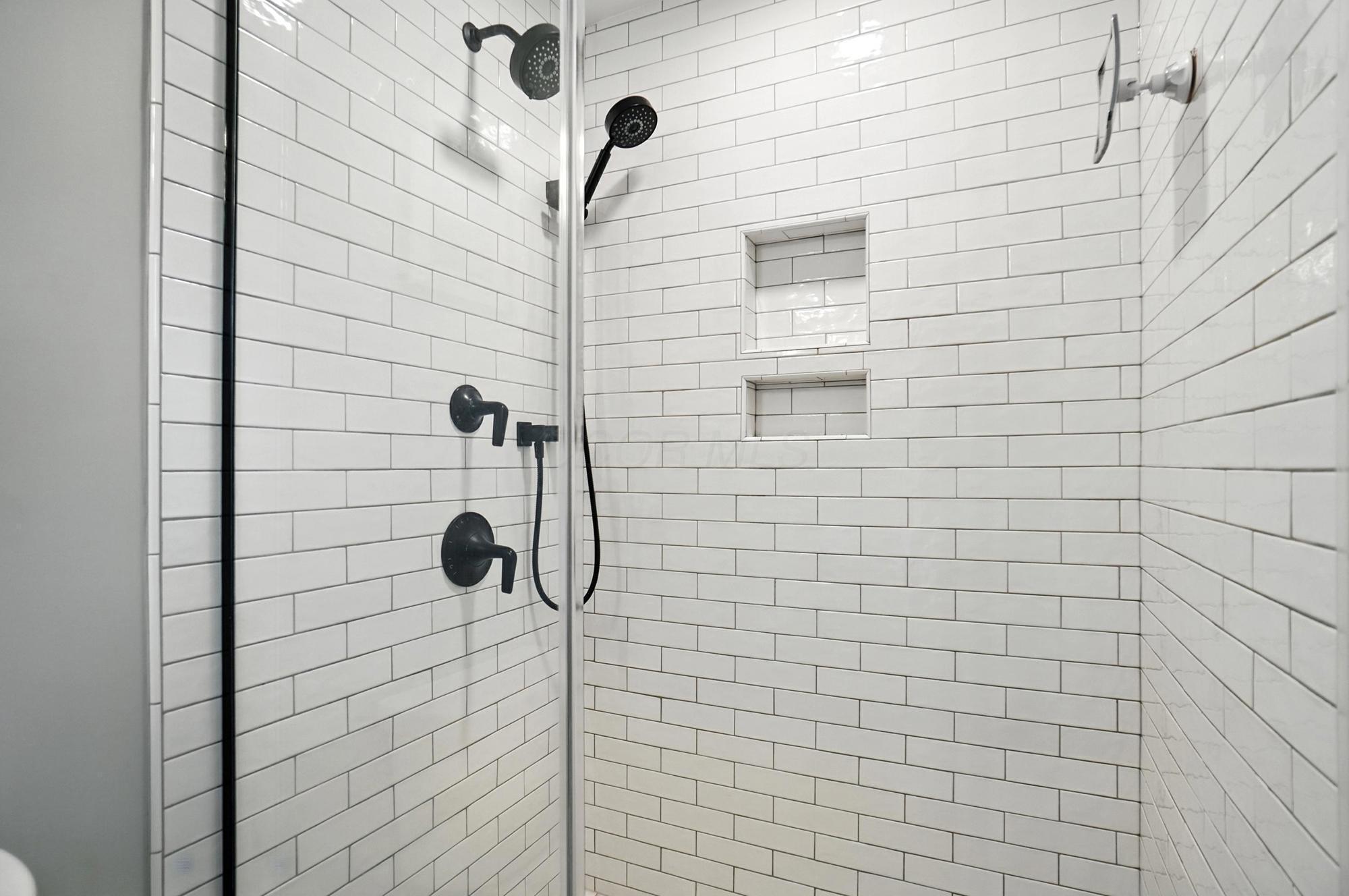 2820 Halstead Road Columbus, OH 43221 - Photo 50 of 76 En-Suite Bathroom
