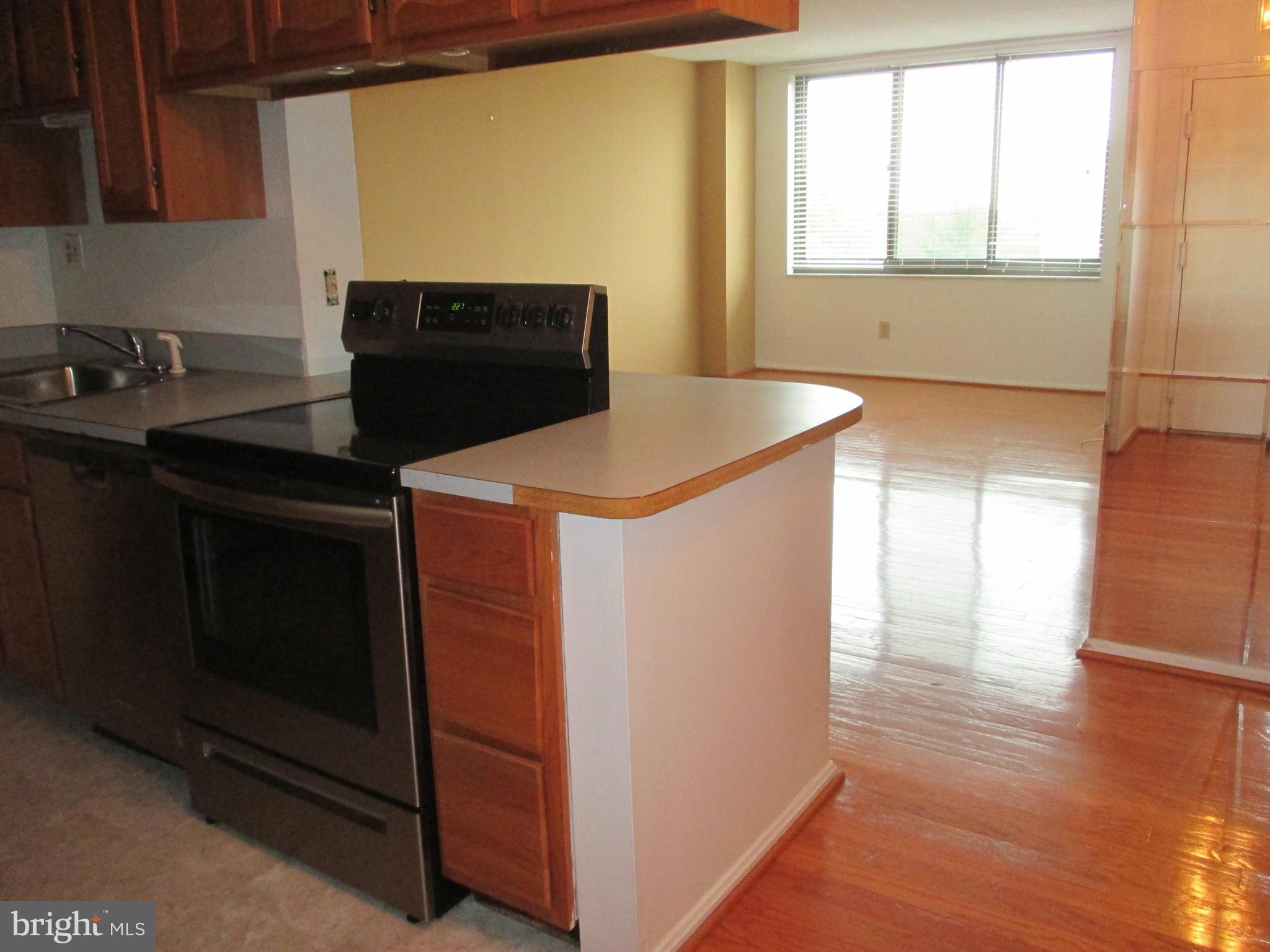 5500 Holmes Run Parkway, Unit 413 Alexandria, VA 22304 - Photo 2 of 8 a utility room with washer and dryer