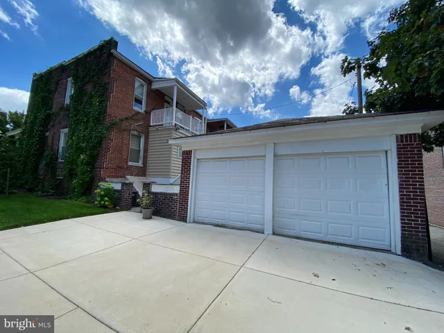 a view of a house with a yard and garage
