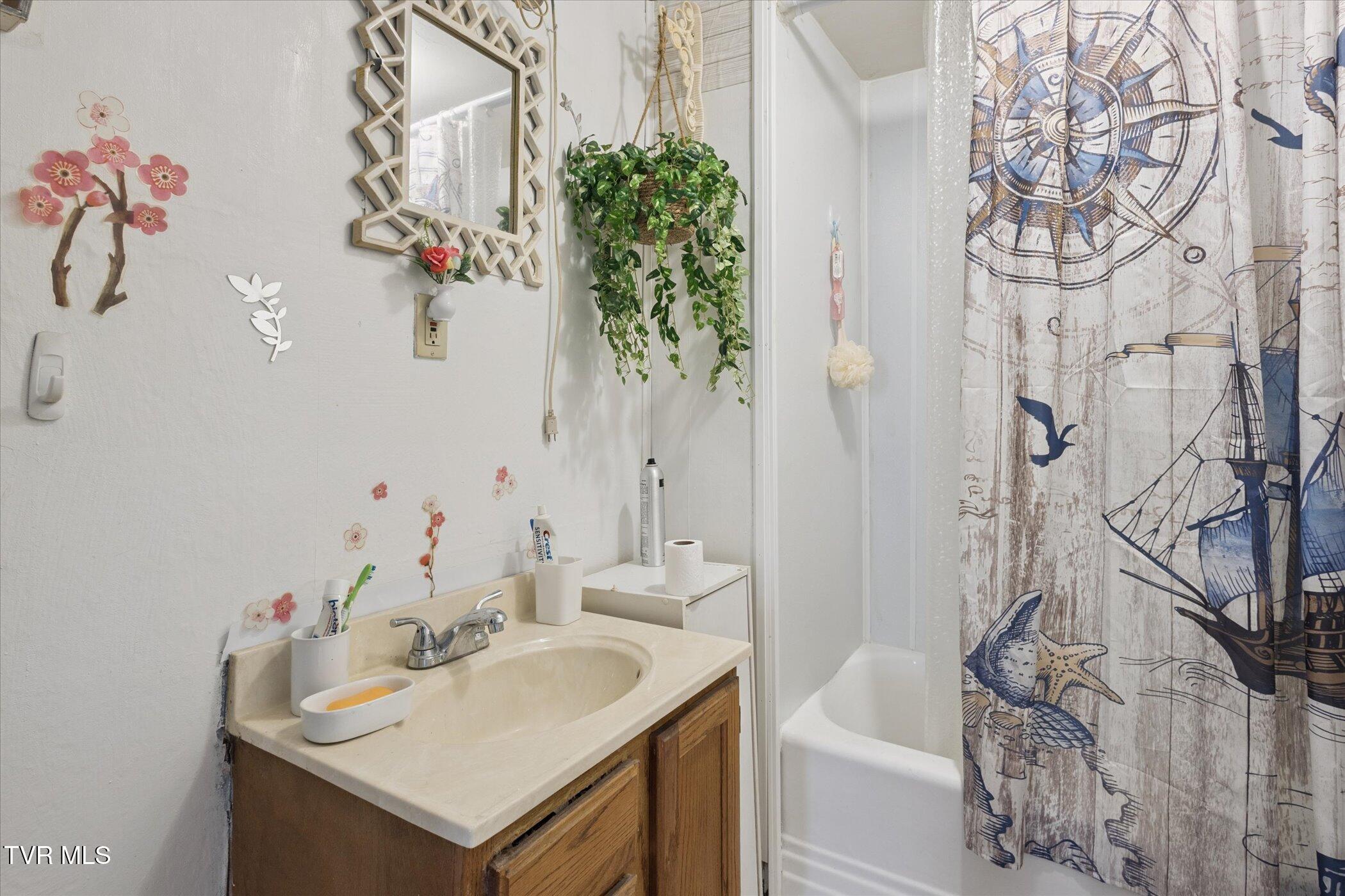 128 Rufus Taylor Road Elizabethton, TN 37643 - Photo 11 of 32 11-128-Rufus-Taylor-Rd-Elizabethton-TN-3