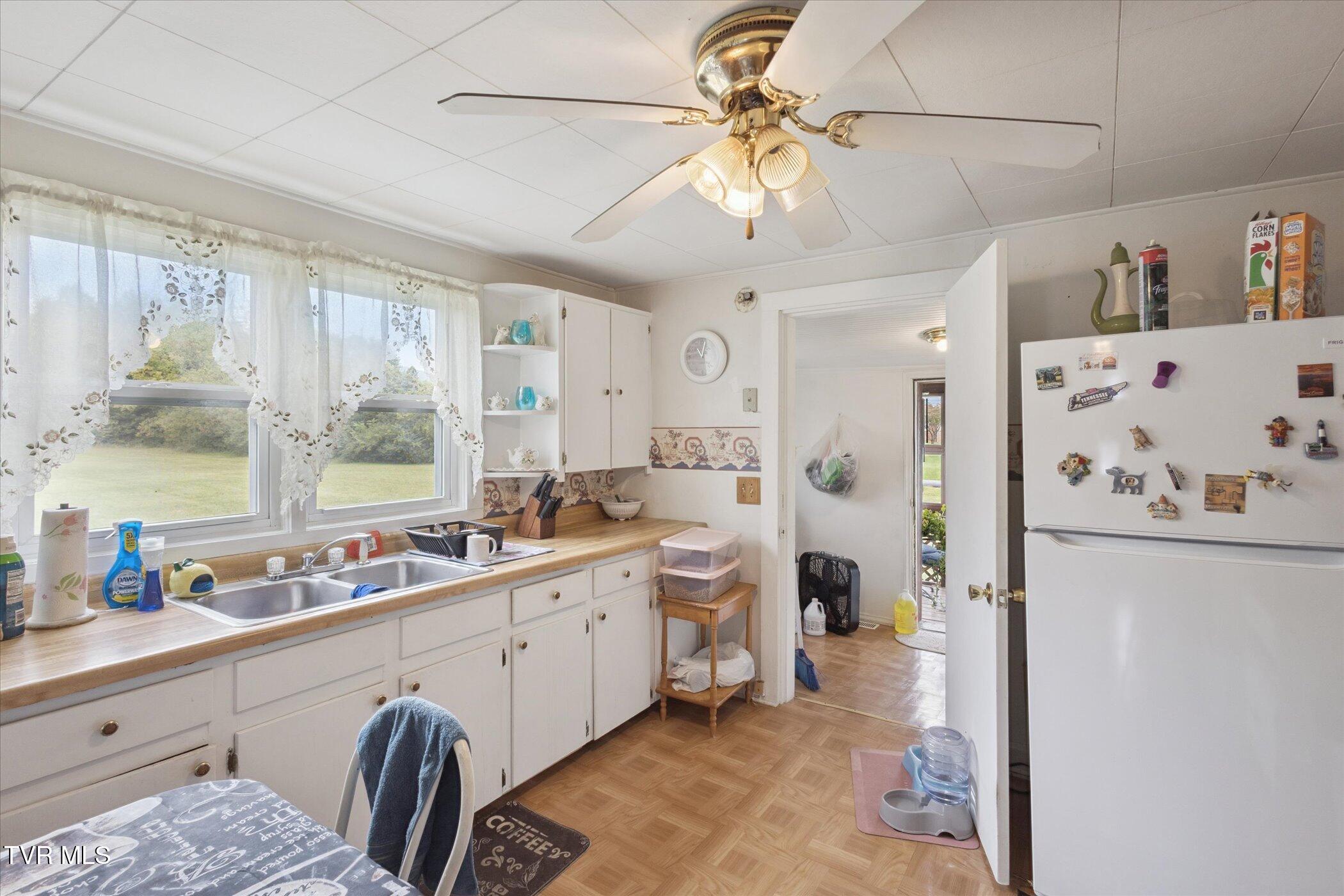 128 Rufus Taylor Road Elizabethton, TN 37643 - Photo 17 of 32 17-128-Rufus-Taylor-Rd-Elizabethton-TN-3
