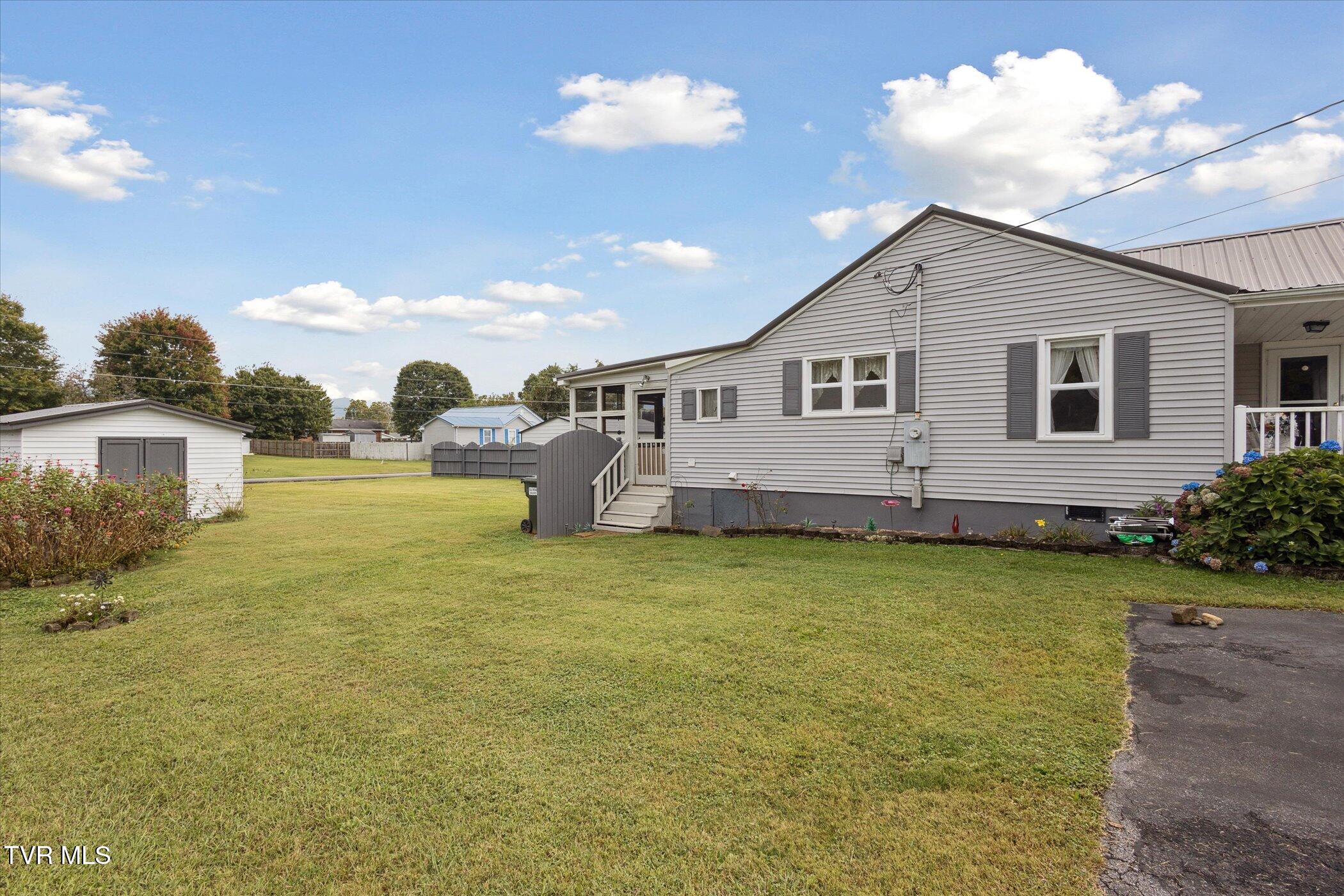 128 Rufus Taylor Road Elizabethton, TN 37643 - Photo 4 of 32 04-128-Rufus-Taylor-Rd-Elizabethton-TN-3