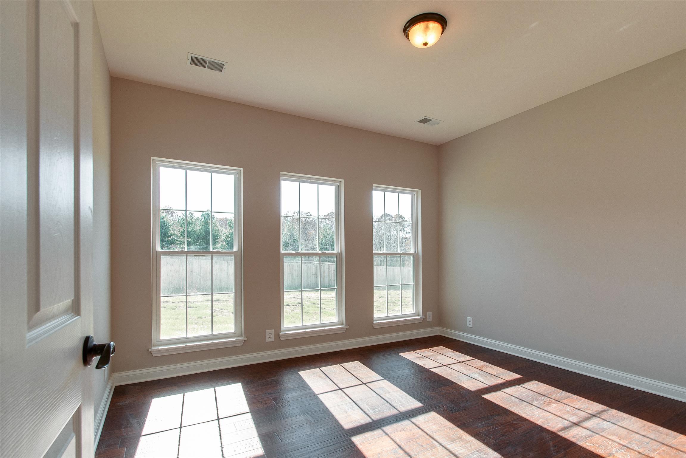 204 Gill Road White Bluff, TN 37187 - Photo 11 of 18 Gallery Image 11
