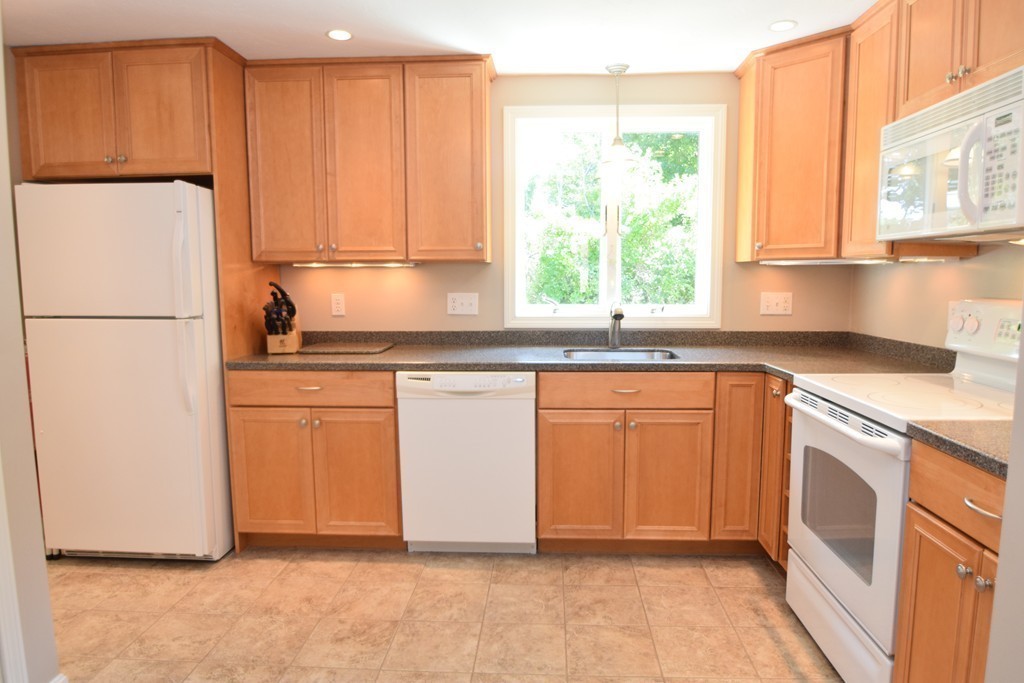 41 Stevens Terrace Randolph, MA 02368 - Photo 12 of 38