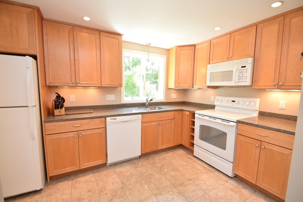 41 Stevens Terrace Randolph, MA 02368 - Photo 13 of 38