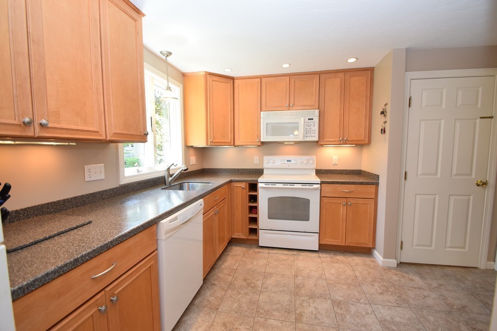41 Stevens Terrace Randolph, MA 02368 - Photo 14 of 38
