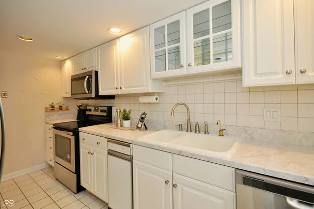 $164,900 | 1113 Canterbury Square South, Indianapolis, IN 46260